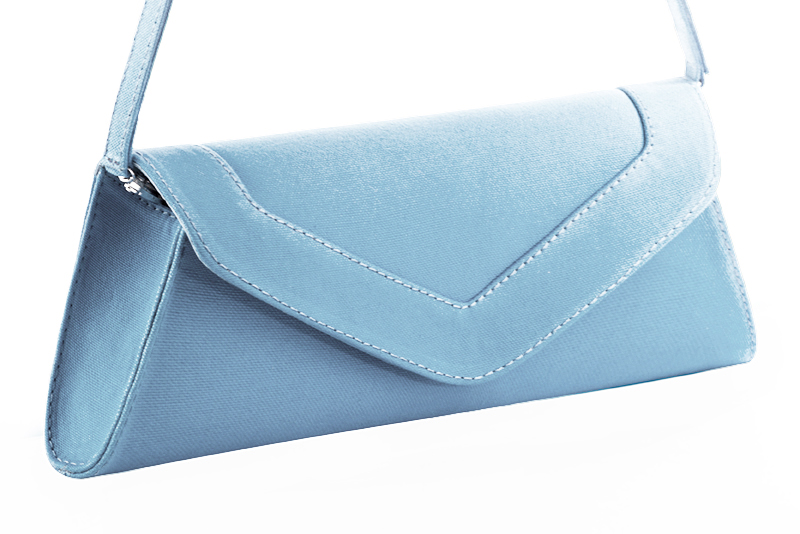 Pochette femme habillee bleu ciel